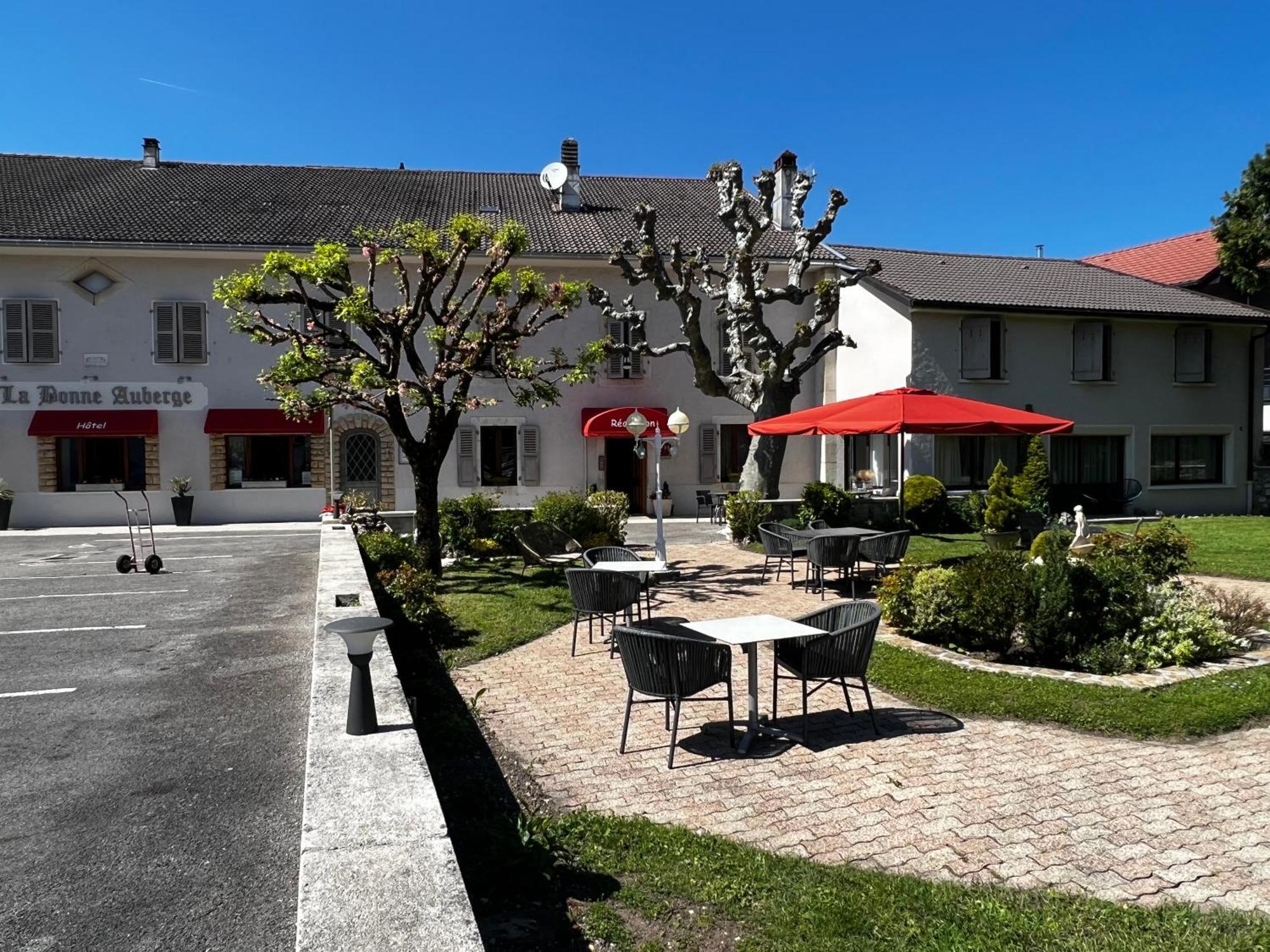 La Bonne Auberge Segny Exterior photo